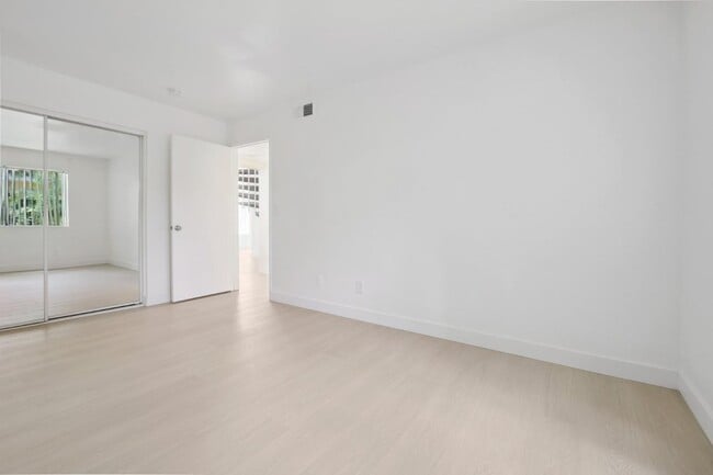 Building Photo - 14937 Dickens St