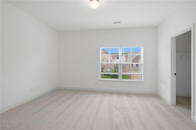 Building Photo - 5060 Rialto Way