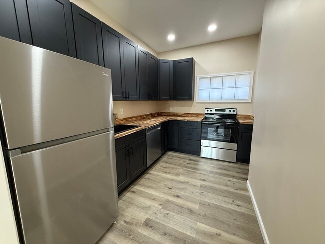 Building Photo - 316-318 W. Adams St.