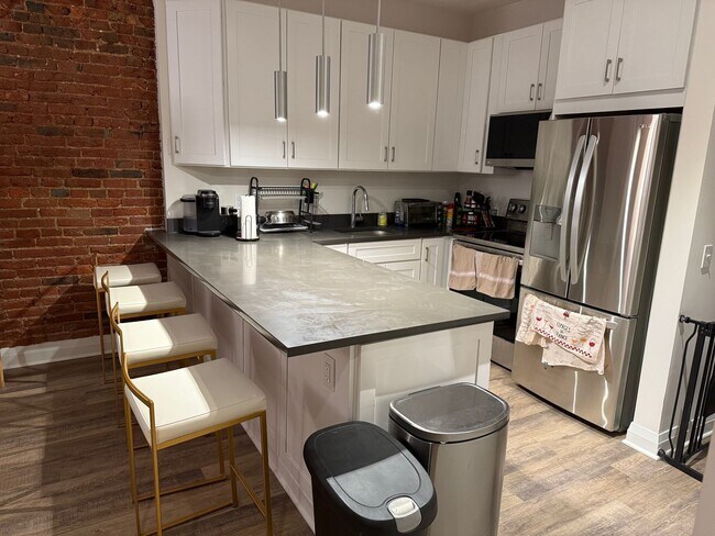 Building Photo - Welcome to Urban Elegance in the Heart of Historic Old City, Philadelphia