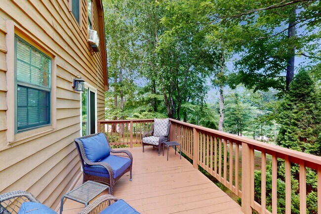 Building Photo - 247 Lakeview Ln