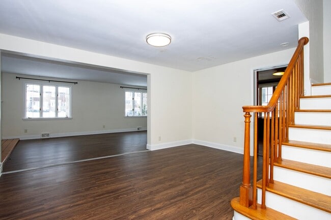 Building Photo - Two bedroom single-family home