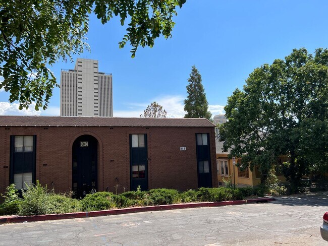 Building Photo - 68 E 200 S