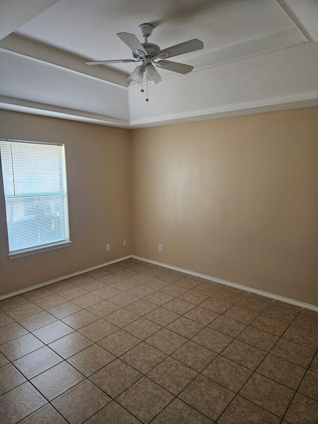 Building Photo - 904 S Palm Dr