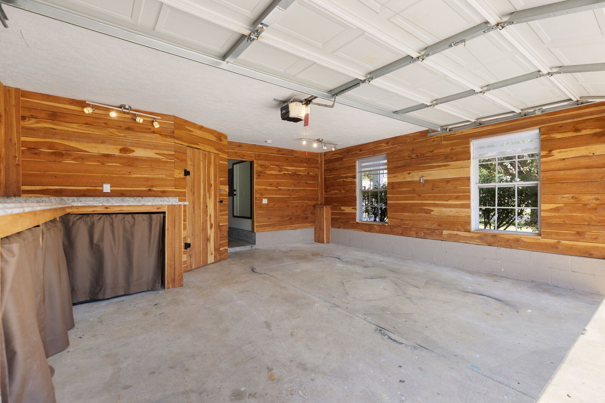 Building Photo - 2150 Blake Dr
