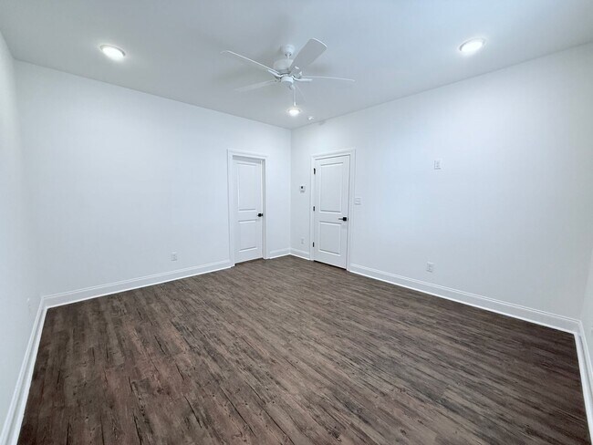 Building Photo - 610 Cottage Grv Cir