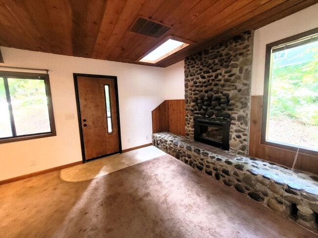 Building Photo - Cabin Style Home, 2 Bedroom - Bellingham, Toledo St