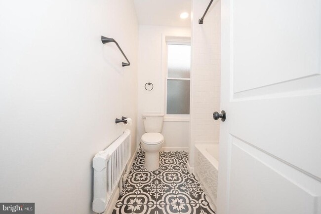 Building Photo - 34 W Durham St