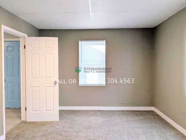 Building Photo - 15265 Lincoln Way W