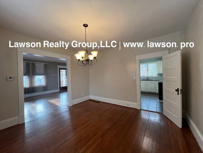 Building Photo - Heart of Grandin Court- Location, Location, Location!