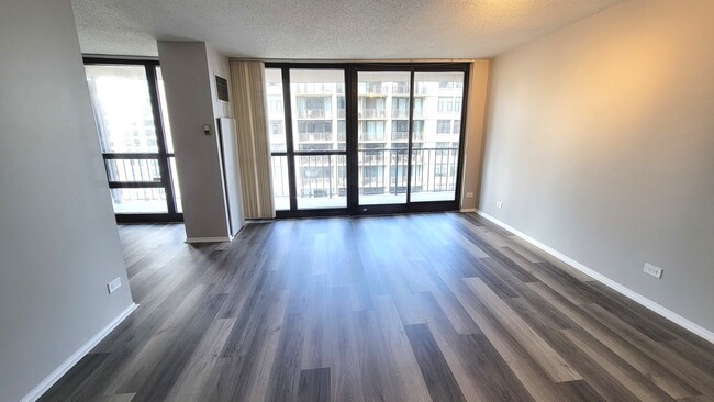 Building Photo - 10 E Ontario St