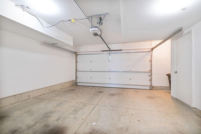 Building Photo - 16560 Crabbs Branch Way