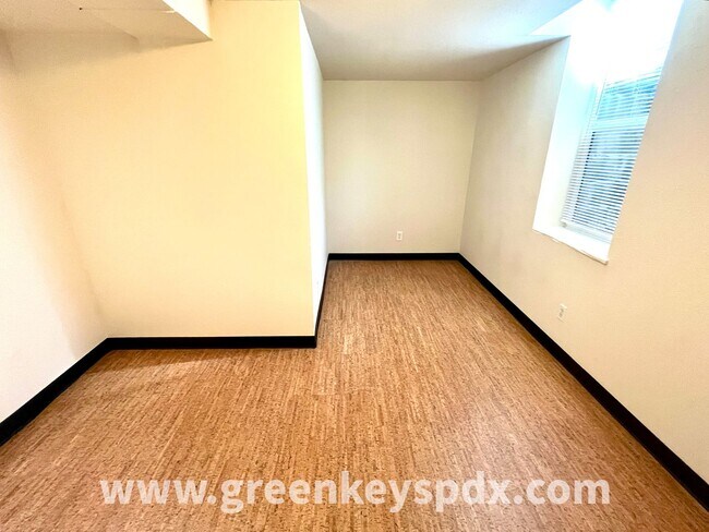 Building Photo - N Albina Duplex