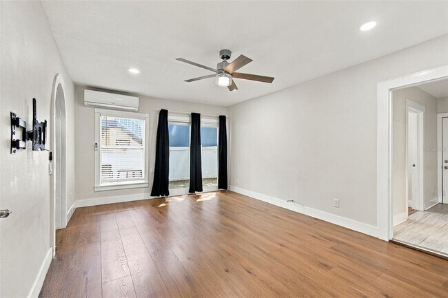 Building Photo - 524 3rd St N