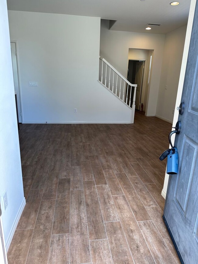 Building Photo - 3 bed  + Loft / 3.5 bath in Placentia, Ora...
