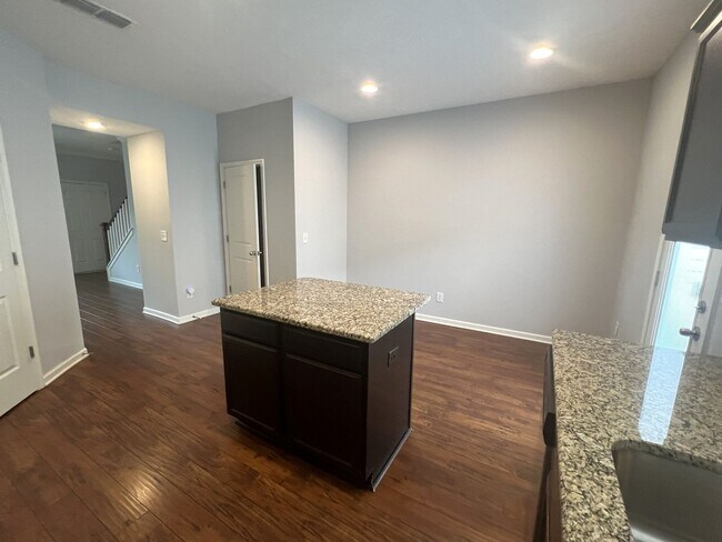 Building Photo - 813 Vigilant Dr