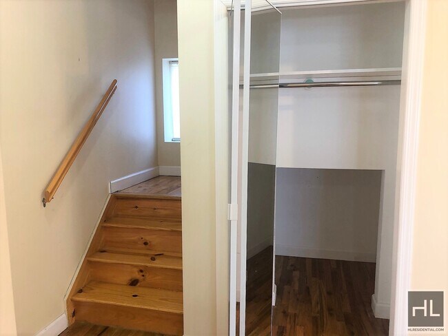 Building Photo - 869 E 95th St