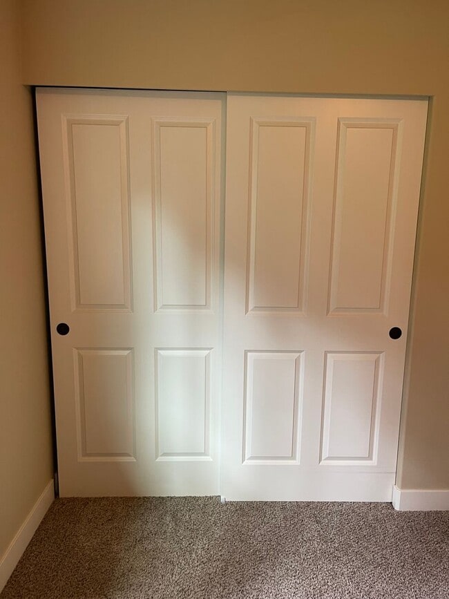 Building Photo - Beautiful 4 Bedroom in a small and exclusive neighborhood