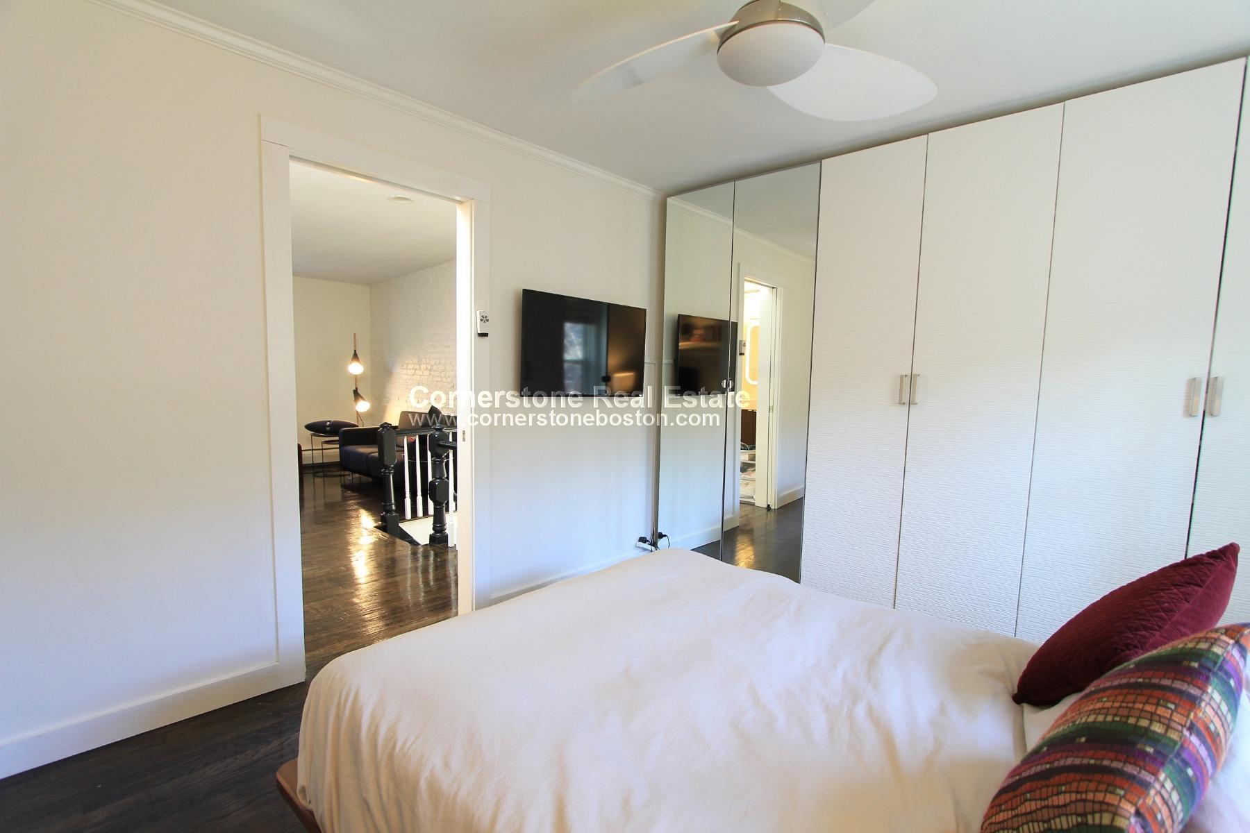 Building Photo - 39 Gray St