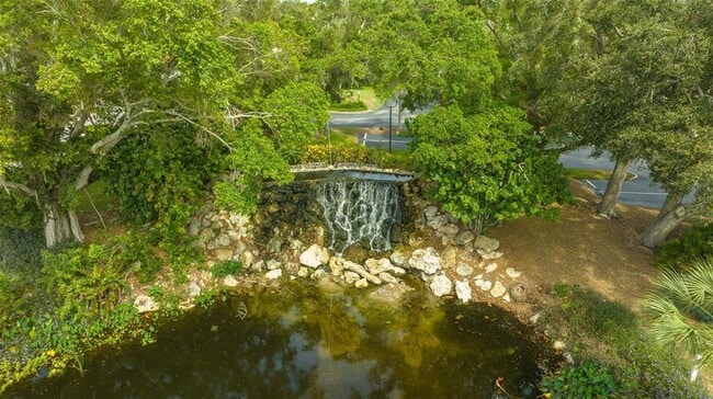 Building Photo - 618 Bird Bay Dr S