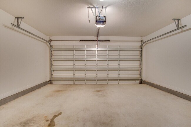 Building Photo - Beautiful North Pensacola 3BR Home with Oversized Primary Suite, Double Vanity Bath, 2-Car Garage...
