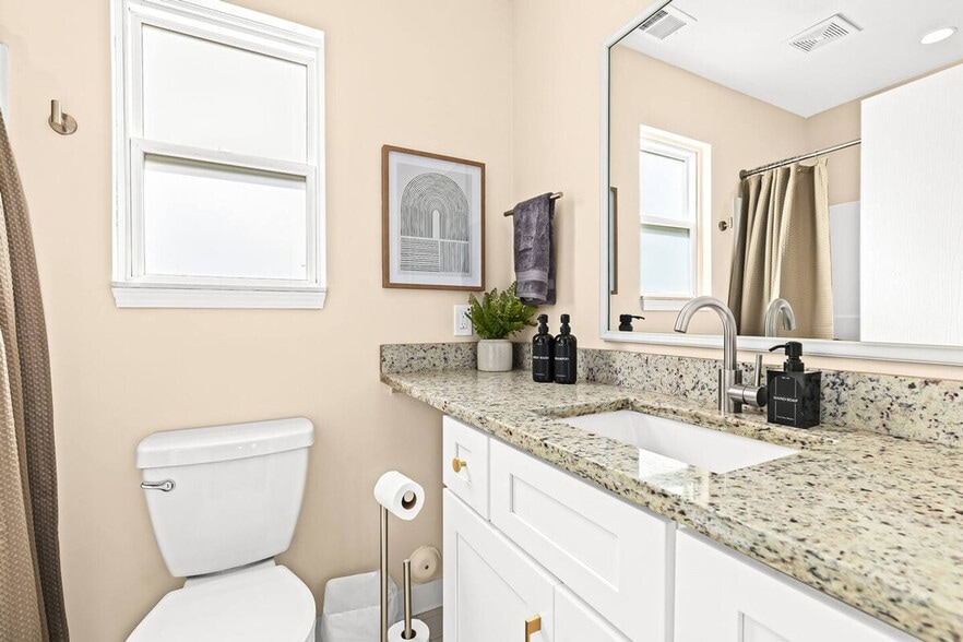 Building Photo - 18377 Sharon Ln