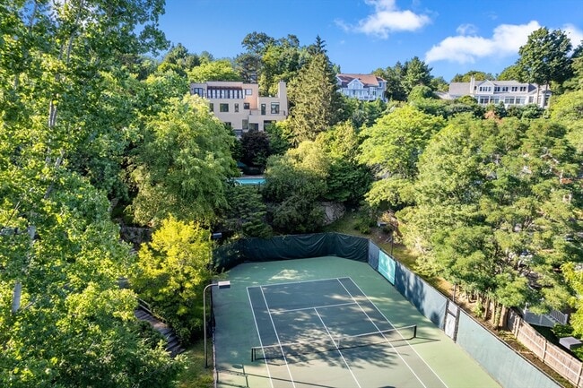 Building Photo - 225 Kenrick St