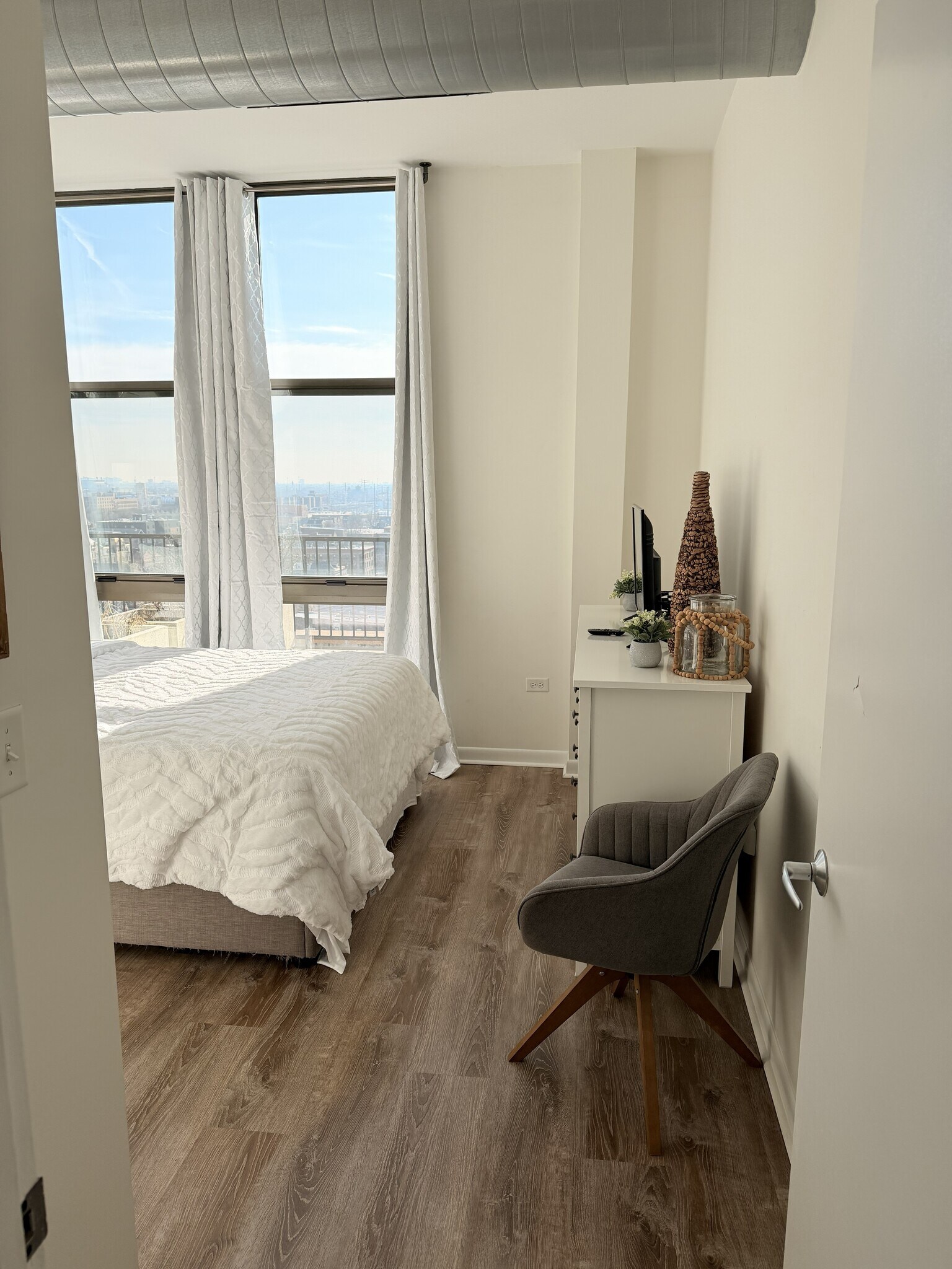 Building Photo - 1550 S Blue Island Ave