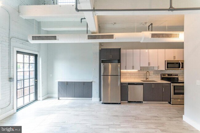 Building Photo - 408 S 13th St