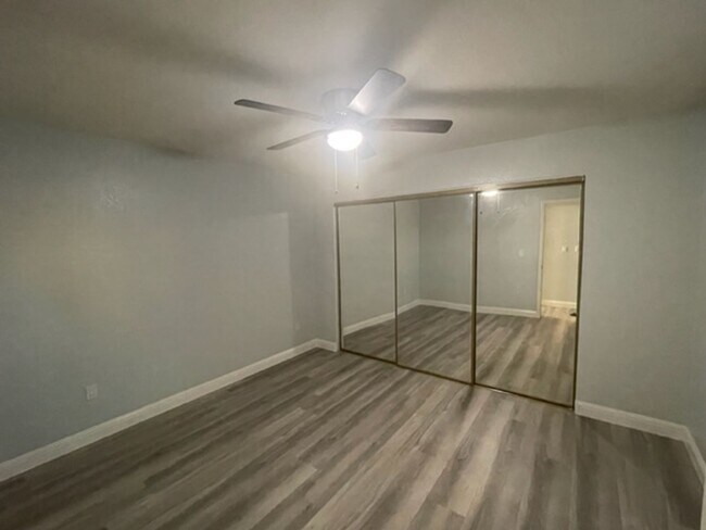 Building Photo - AWESOME 2 BEDROOM UPGRADED CONDO NEAR STRIP W/ RV PARKING!!!