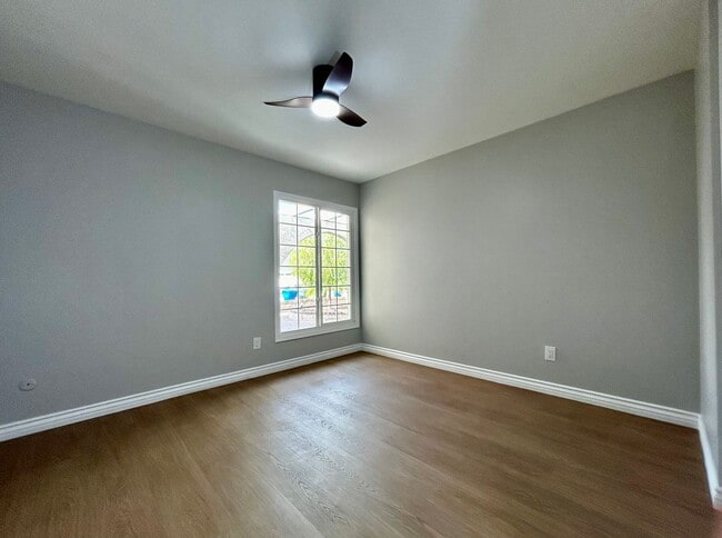 Building Photo - Welcome Home! Beautifully Renovated 3-Bedr...