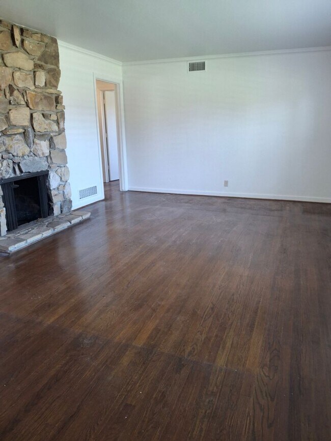 Building Photo - SHOWING WEDNESDAY 10/29 & FRIDAY 10/31 @ 12PM