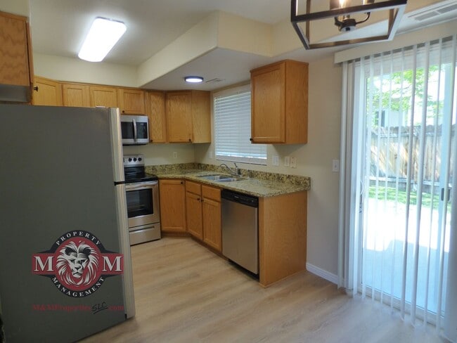 Building Photo - 2 Bd 1.5 Bath Duplex in Milcreek