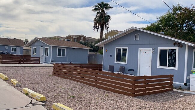 Building Photo - 2425 W Turney Ave