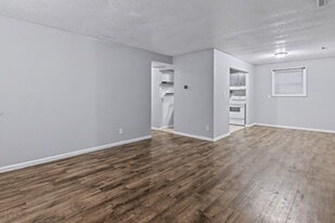 Building Photo - 600 S Missouri Ave