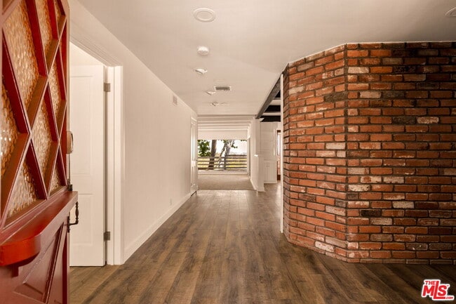 Building Photo - 2158 Stradella Rd