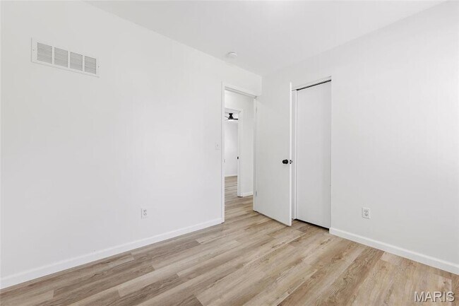 Building Photo - 32 Laura Dr