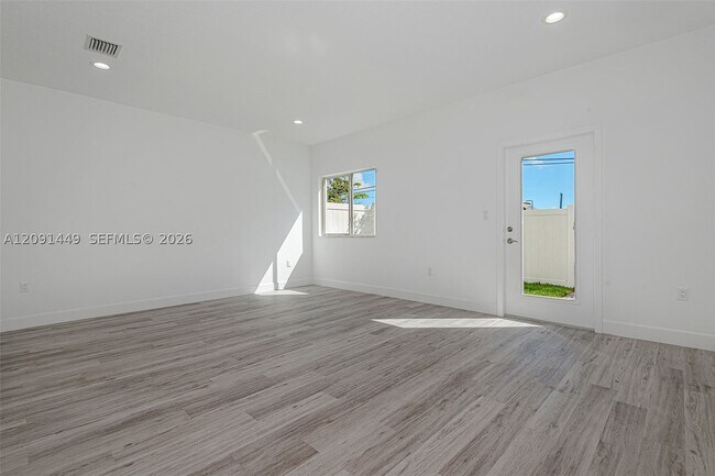 Building Photo - 1313 NW 27th Ave