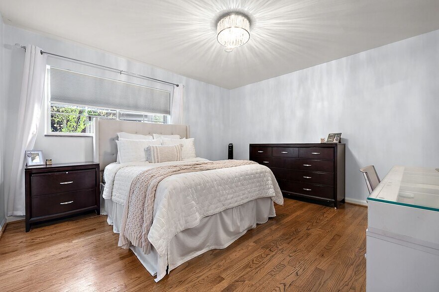 Building Photo - 2432 Hawkins Ave