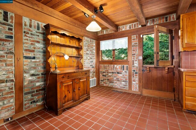 Building Photo - 10 El Rincon