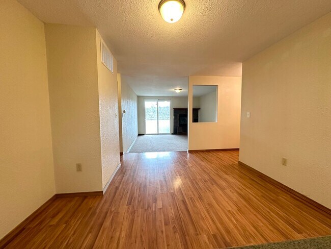 Building Photo - Ideal 2 Bedroom 2 Bathroom Lower Level Unit - Backs to Beautiful Greenspace!