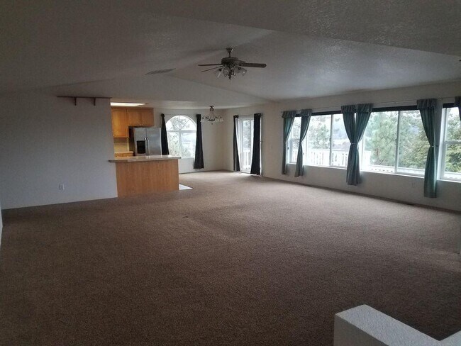 Building Photo - 326 Hill Top Dr
