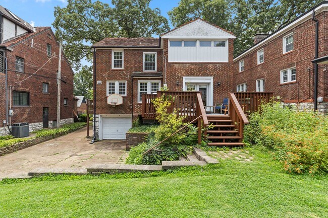 Building Photo - 7487 Kingsbury Blvd