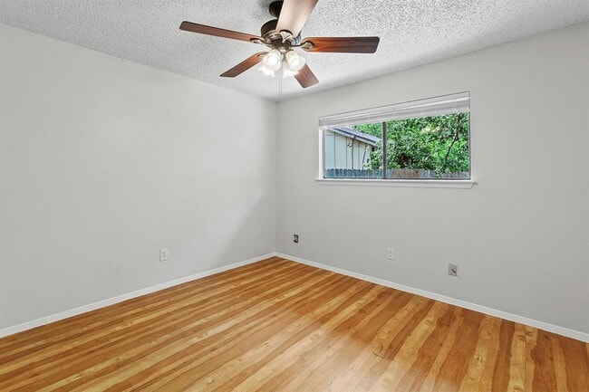 Building Photo - 2409 Berkett Dr
