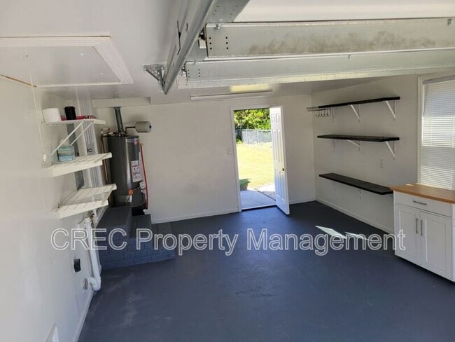 Building Photo - 7744 Allwood Ave