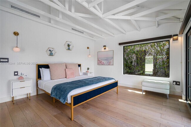 Building Photo - 524 Oleander Dr