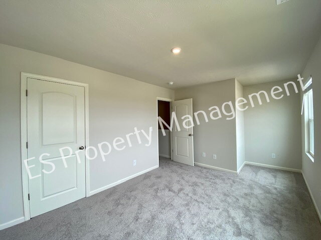 Building Photo - Lovely 5 Bedroom 3 Bathroom New Build in Muncie!