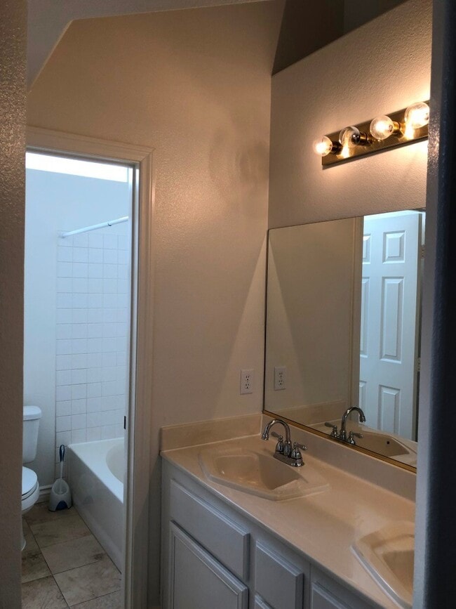 Building Photo - Beautiful Single Story Home