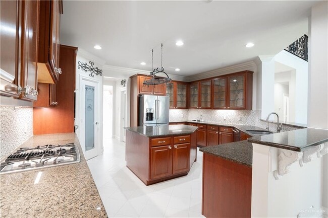 Building Photo - 2405 San Alejandro St