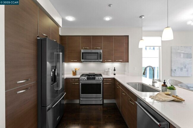 Building Photo - 555 Ygnacio Valley Rd